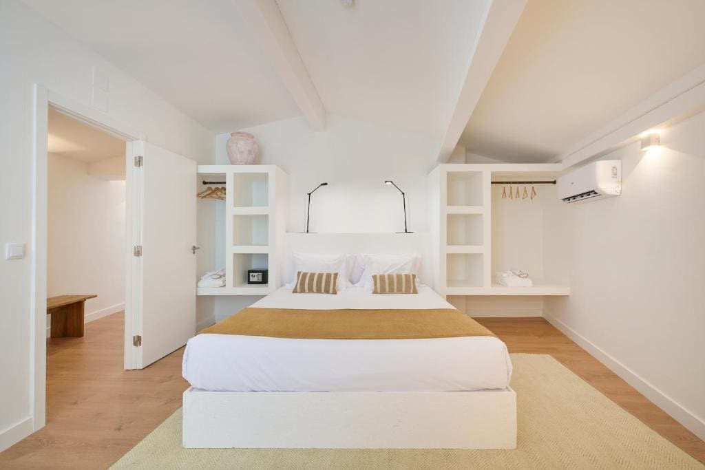 Classic Apartment room - Image 1
