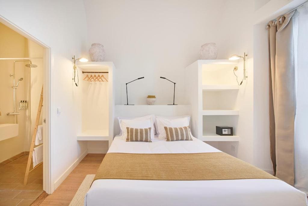Double Room with Pool View room - Image 1
