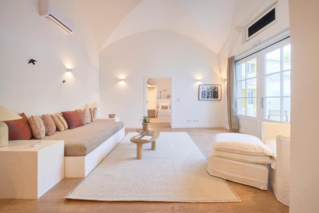 Family Two-Bedroom Apartment with View room - Image 1
