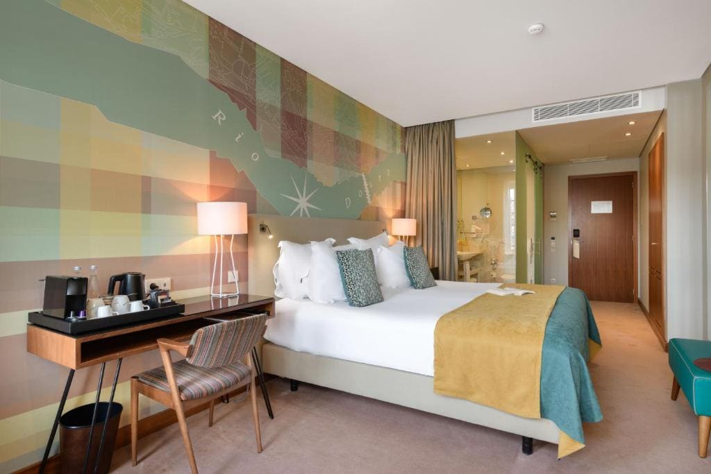 Double or Twin Vintage with River View room - Image 2