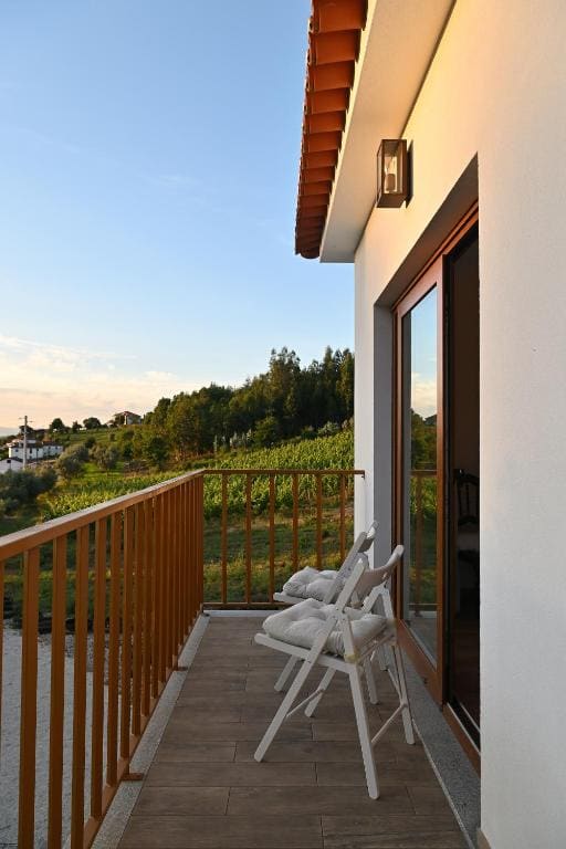 Double Room with Pool View room - Image 3
