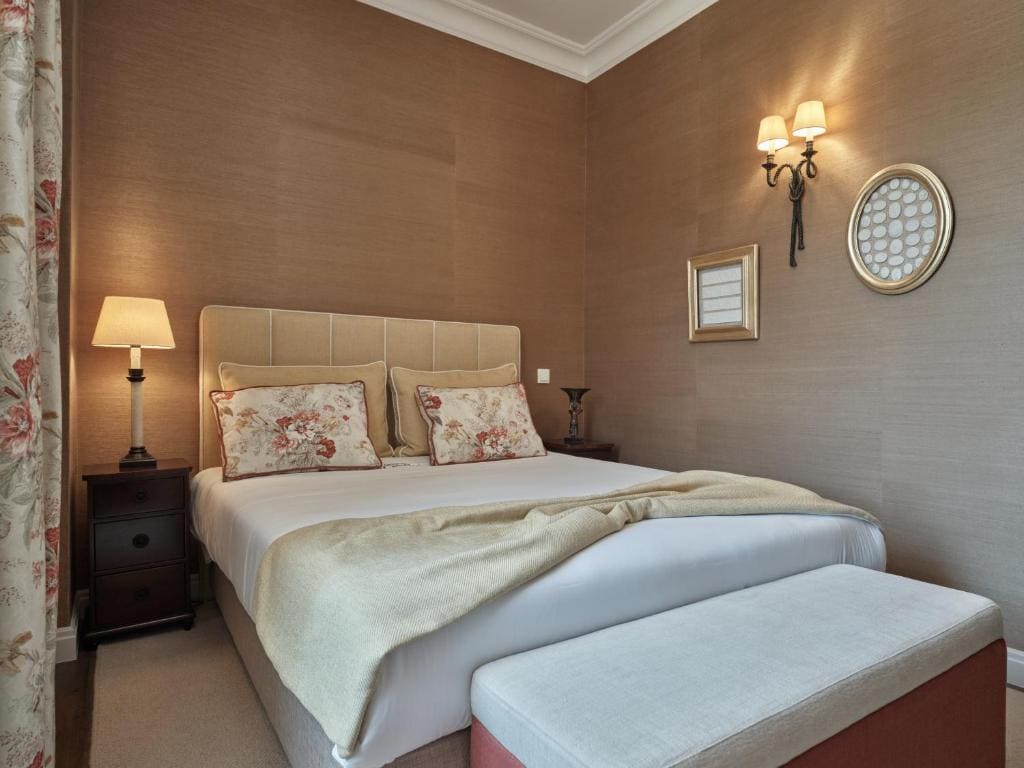 Double Room with Pool View room - Image 3