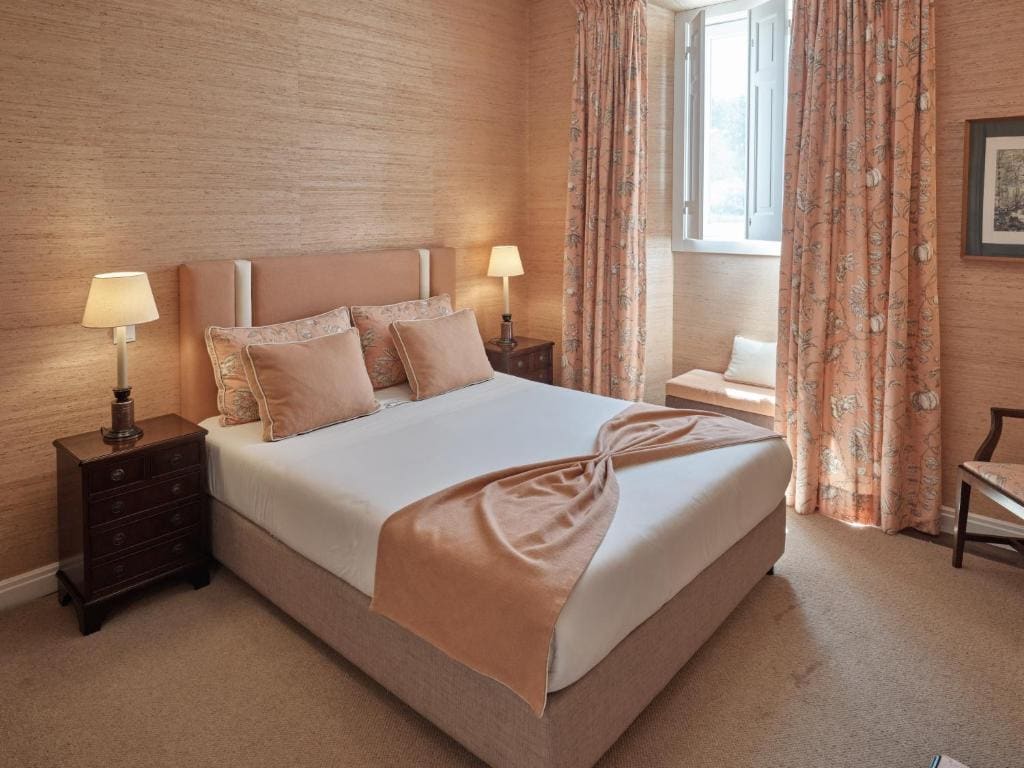Seven-Bedroom House room - Image 3