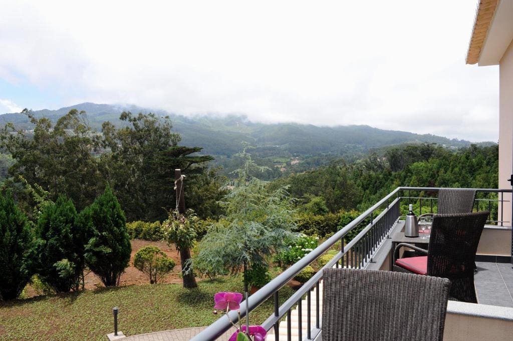 Single Room with Mountain View room - Image 3
