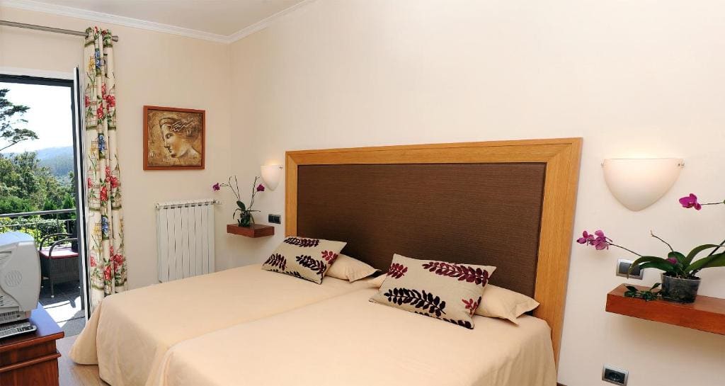Single Room with Mountain View room - Image 1