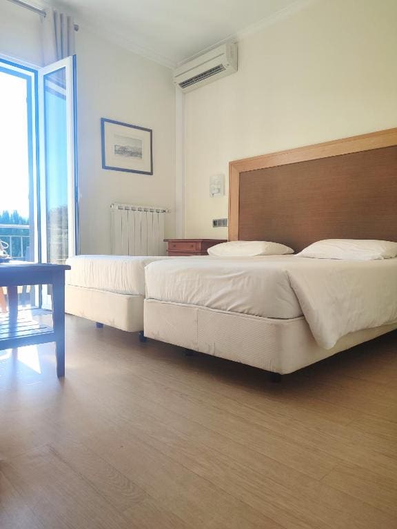 Single Room with Mountain View room - Image 2