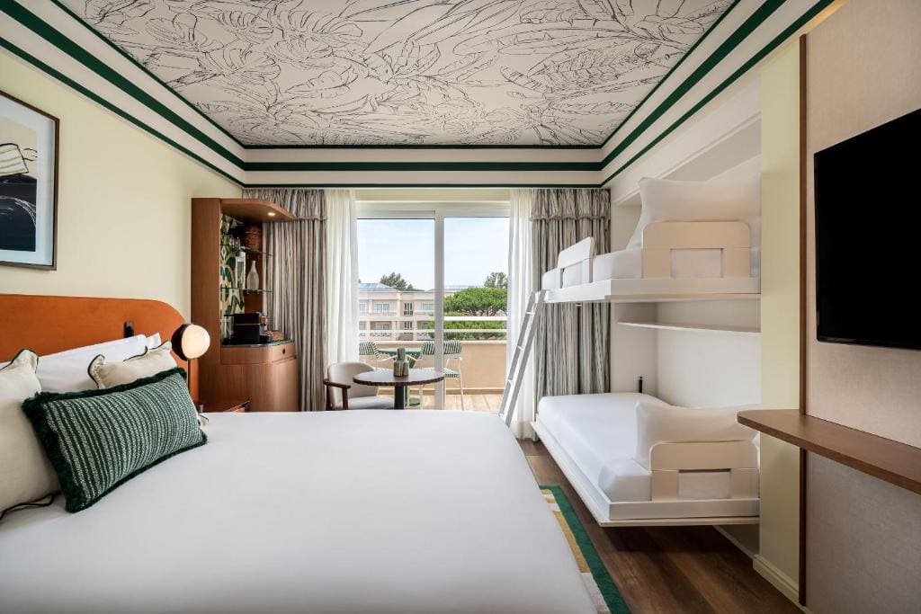 Essential Family King Room with One King Bed room - Image 2