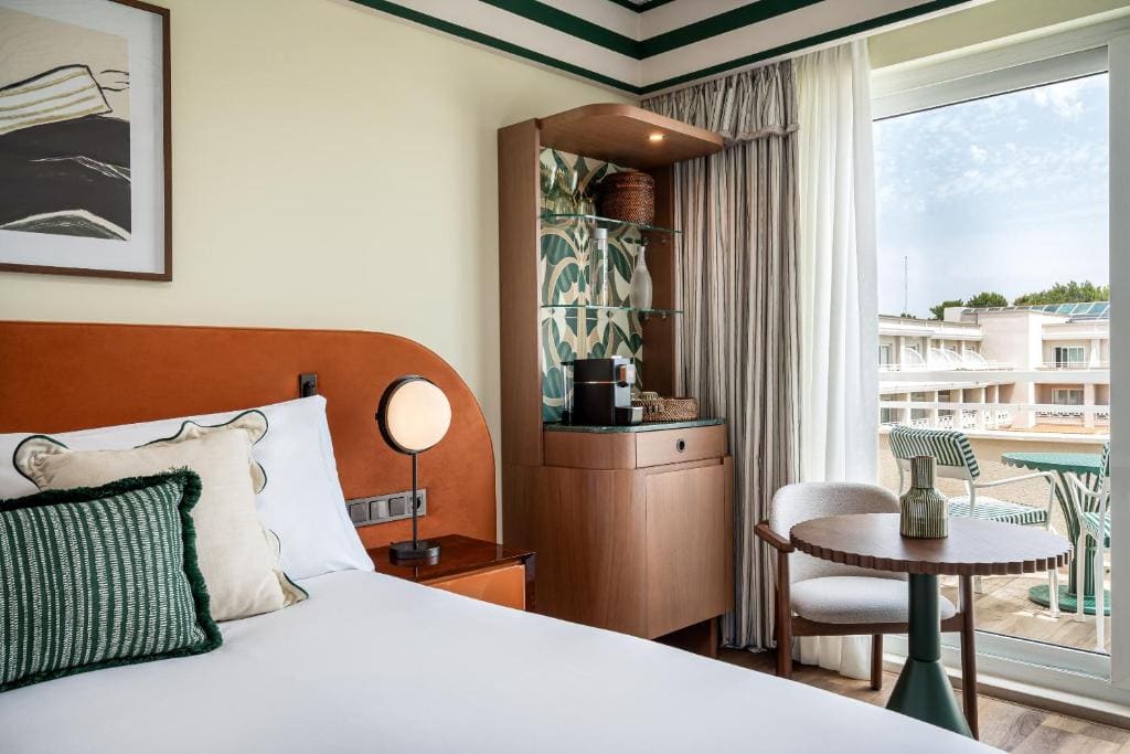 Essential King Room room - Image 1