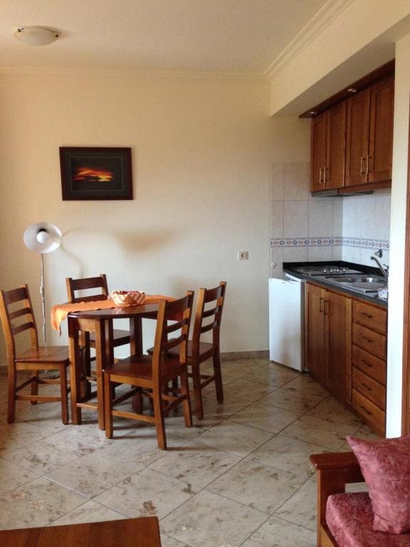 Bungalow room - Image 3