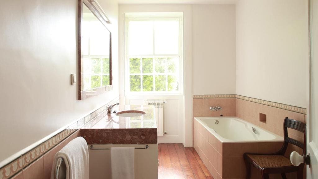 Double Room with Private Bathroom room - Image 2