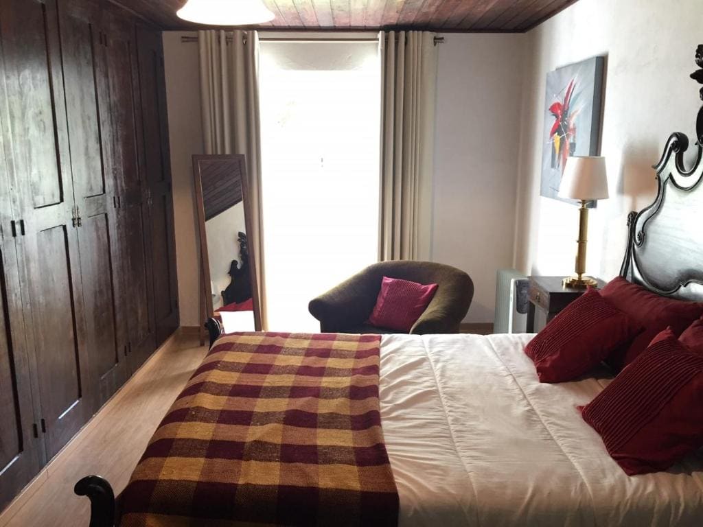 Standard Double Room with Shared Bathroom room - Image 3