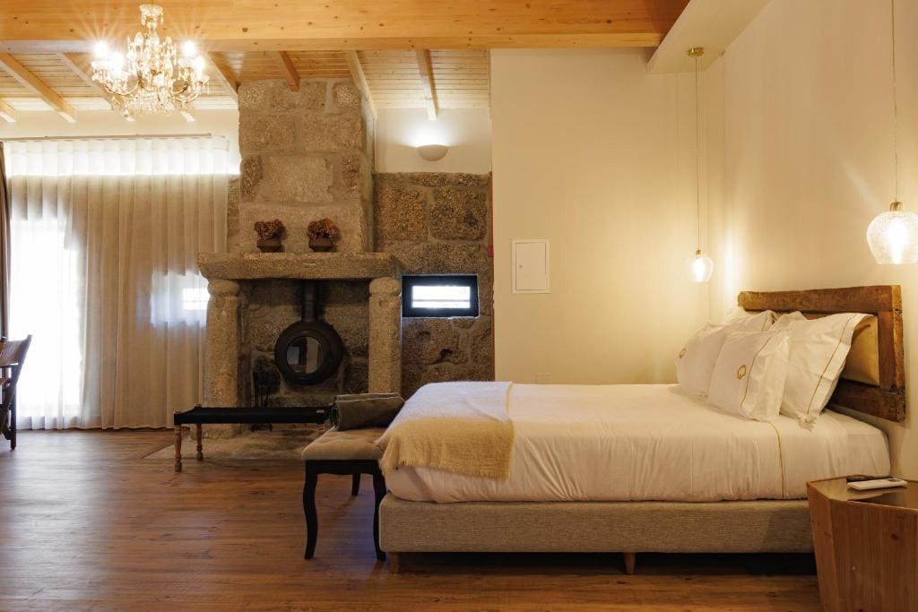 Deluxe Queen Suite room - Image 2