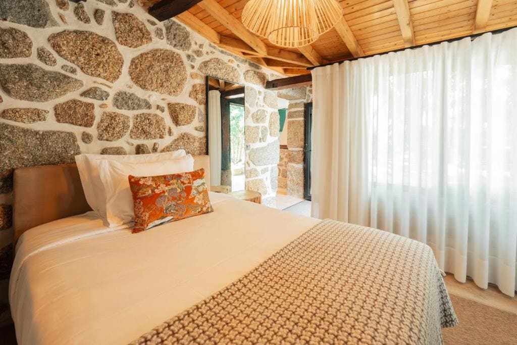 Deluxe Double or Twin Room with Balcony room - Image 2