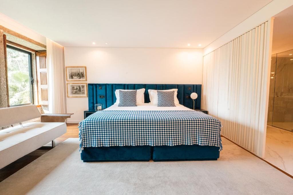 Junior Suite with Balcony room - Image 3