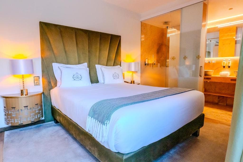 Deluxe Double Room with Balcony room - Image 2
