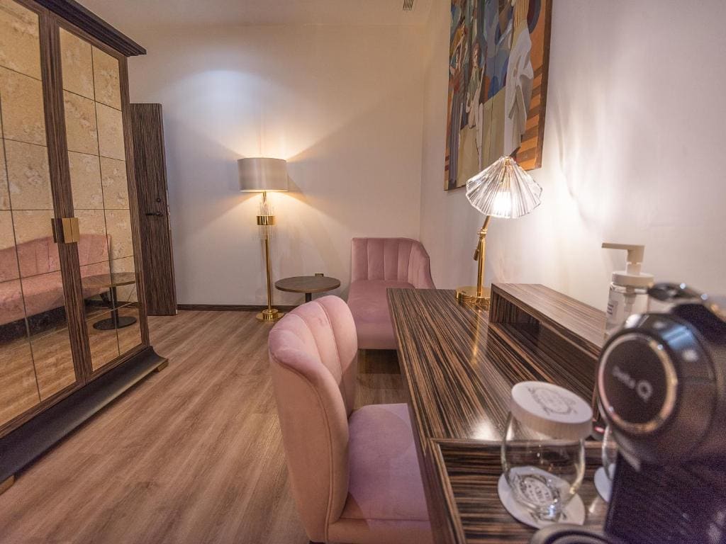 Deluxe Suite room - Image 2