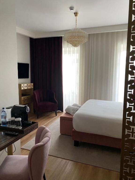 Deluxe Suite room - Image 1