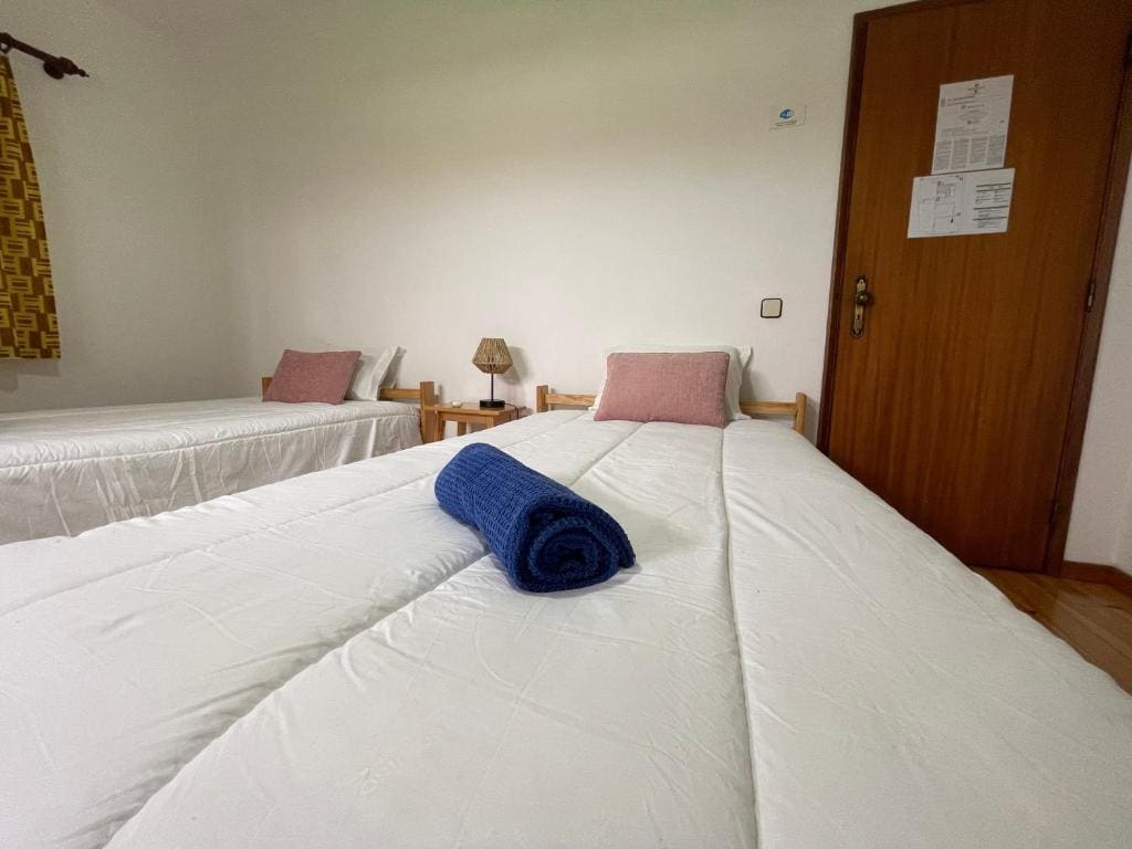 Large Double or Twin Room room - Image 2