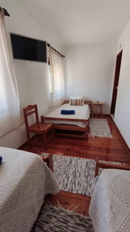 Triple Room with Bathroom room - Image 1