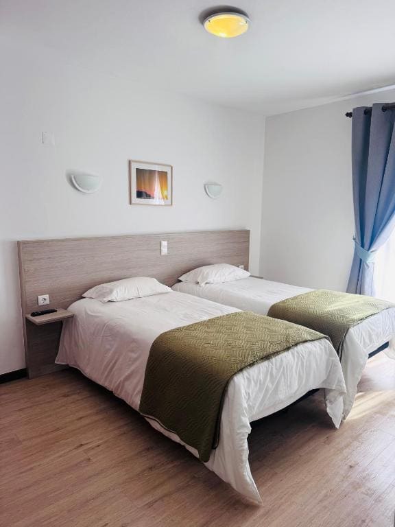 Standard Twin Room room - Image 2