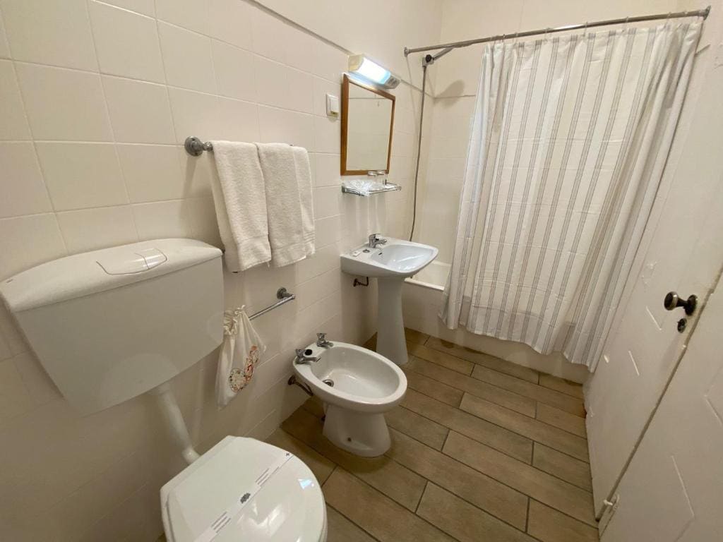 Superior Triple Room Pink room - Image 2