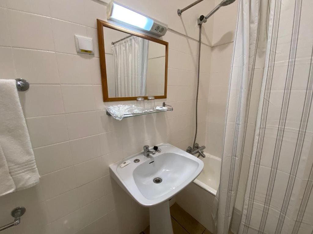 Superior Triple Room Pink room - Image 3