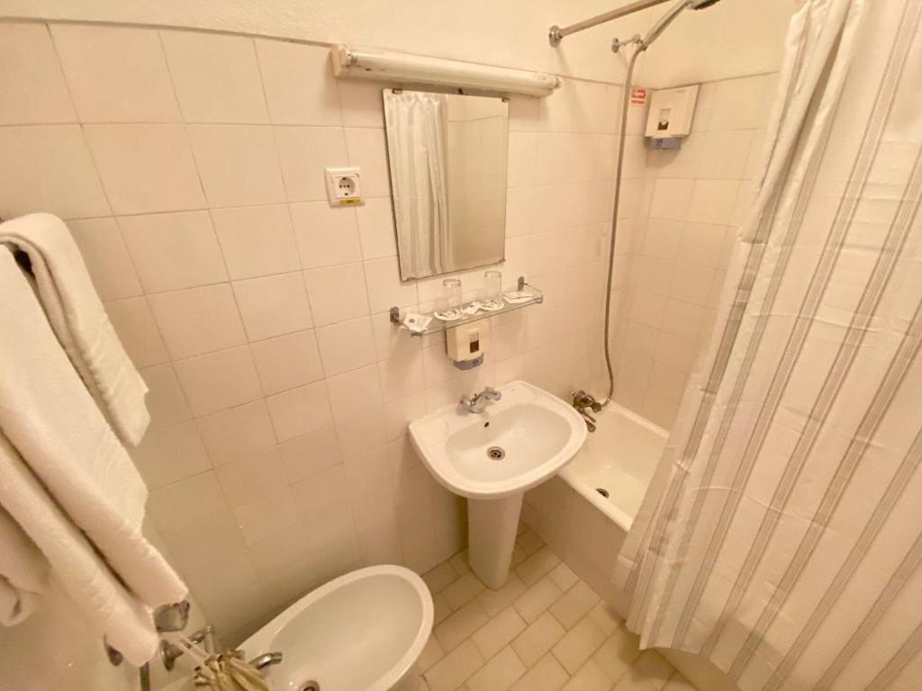 Twin Room room - Image 1