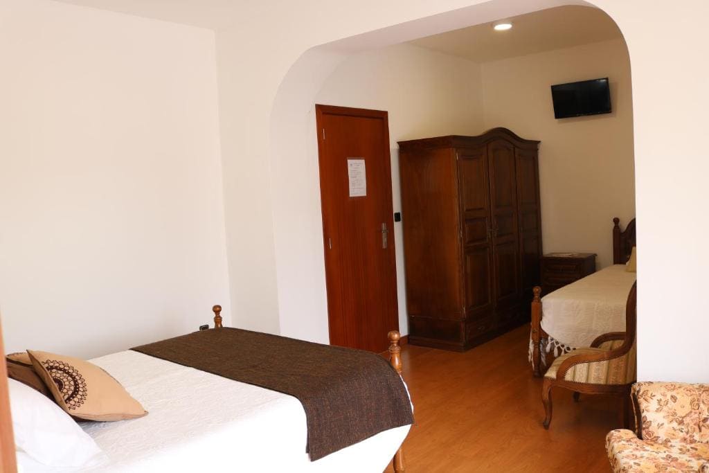 Standard Triple Room room - Image 2