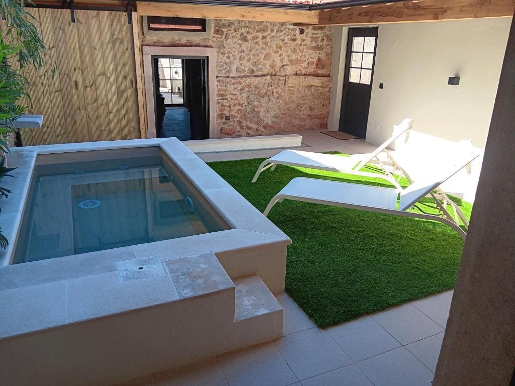Double Room with Private Bathroom room - Image 1