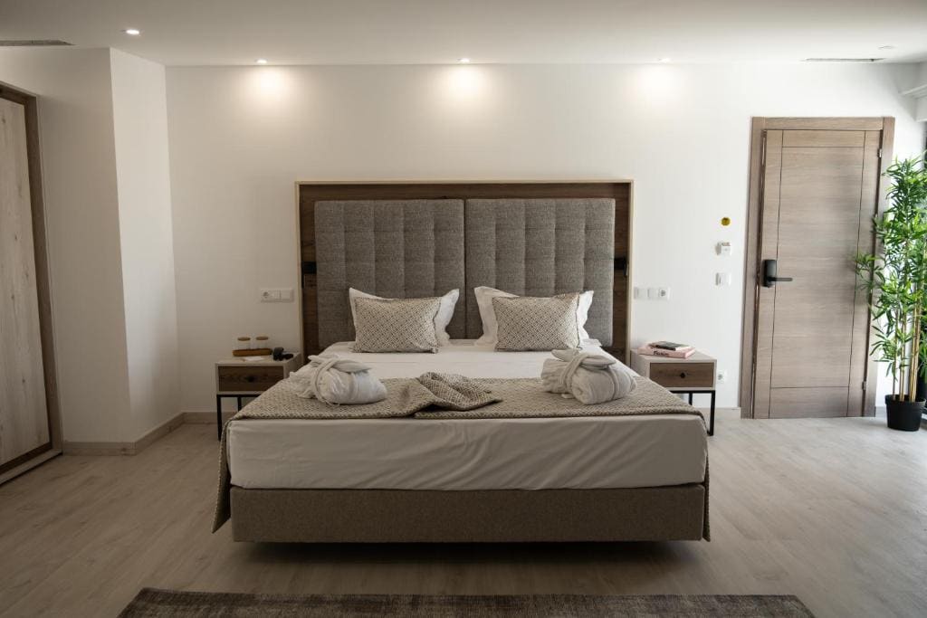 Family Room room - Image 2