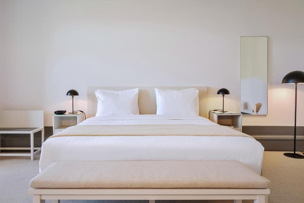 Deluxe King Room with Balcony and Garden View room - Image 1