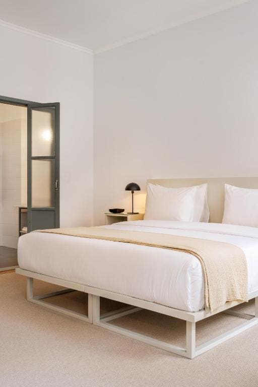 Standard King Room with City View room - Image 3