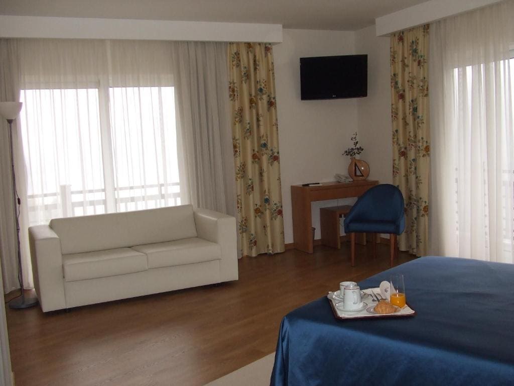 Family Room room - Image 3
