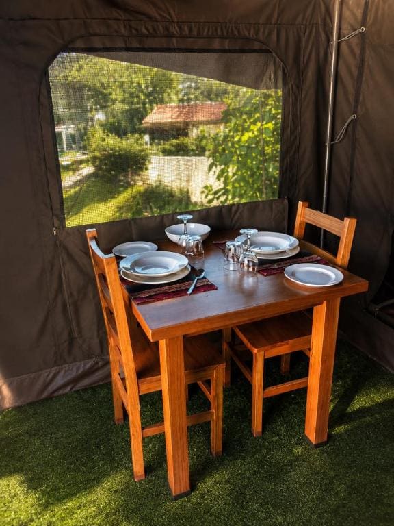 Tent room - Image 1