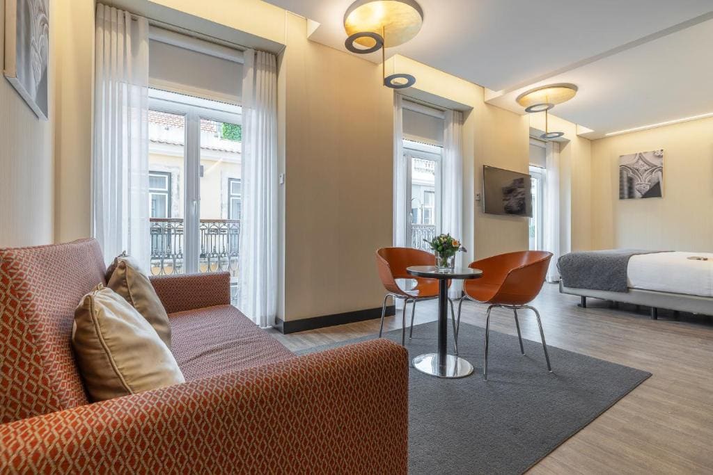 Suite with Street View room - Image 1