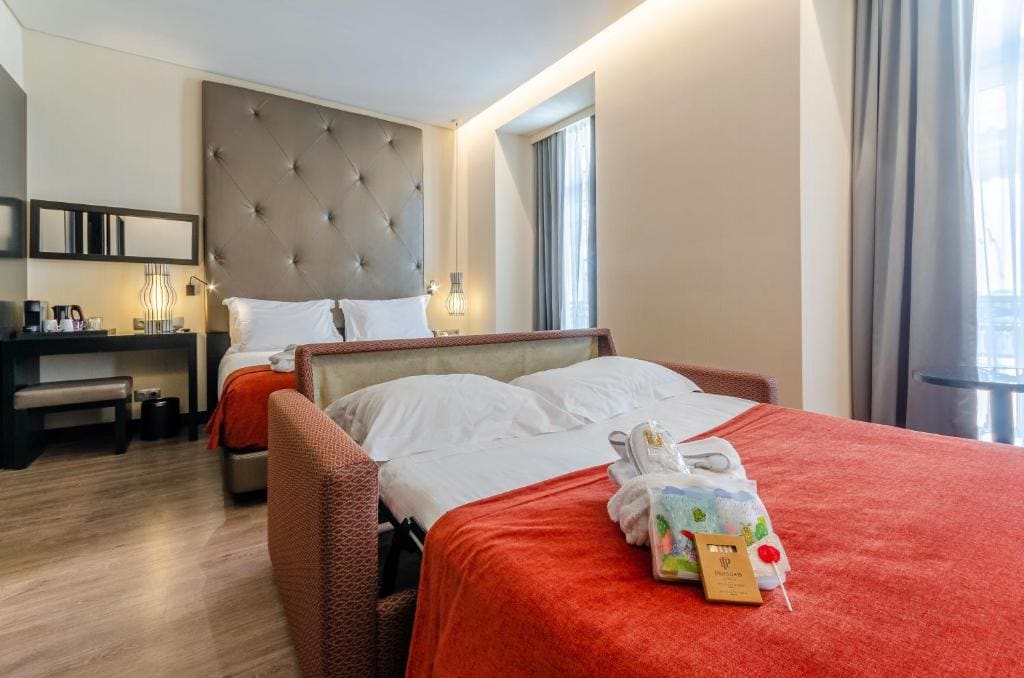 Comfort Double Room with Street View room - Image 2