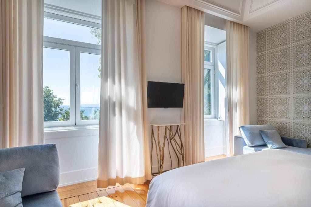 Junior Suite with River View room - Image 2