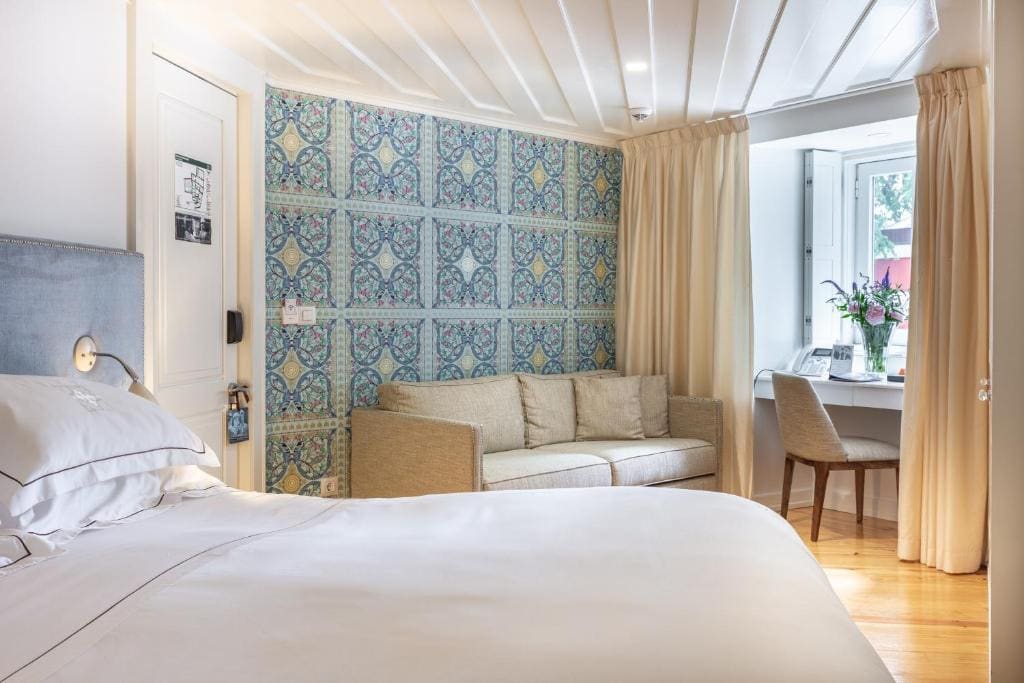 Deluxe King Room room - Image 2