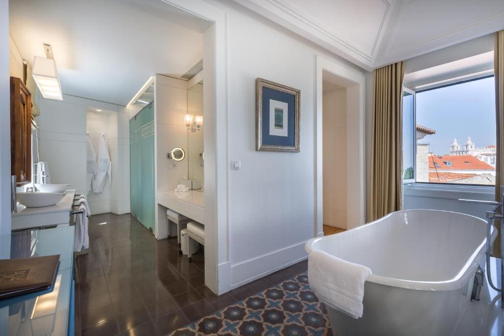 Junior Deluxe Suite with Panoramic View room - Image 1