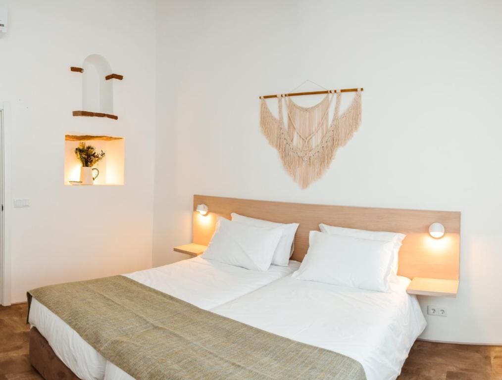 Two-Bedroom House with Exterior Courtyard room - Image 1
