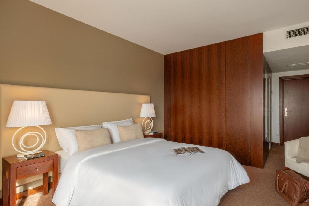 Double Room with Balcony room - Image 2