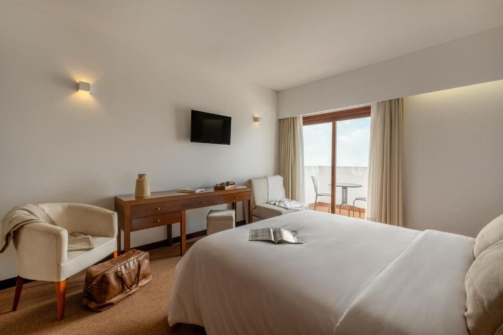 Double Room with Balcony room - Image 3