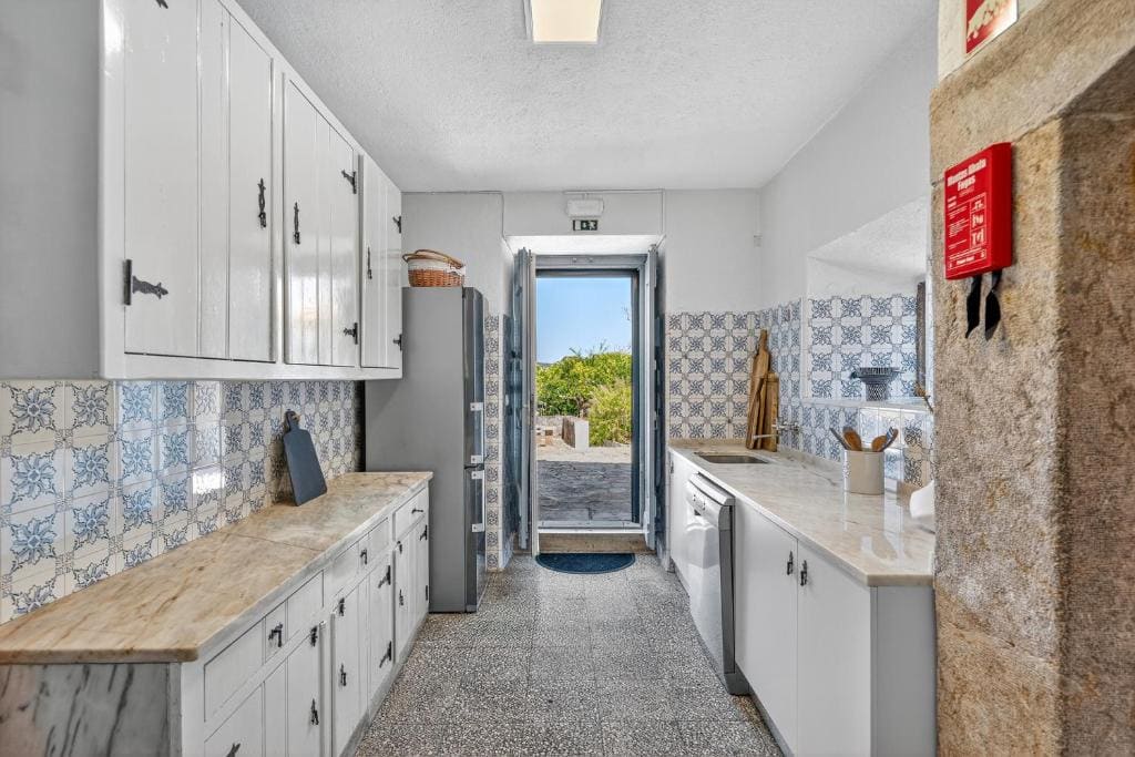 Apartment with Mountain View room - Image 2