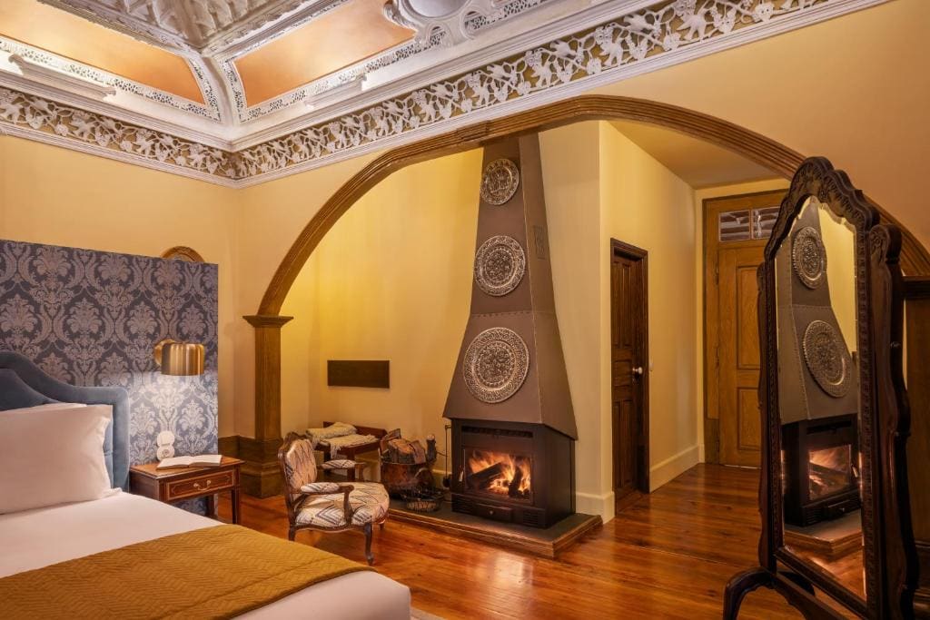 Deluxe Queen Suite room - Image 2