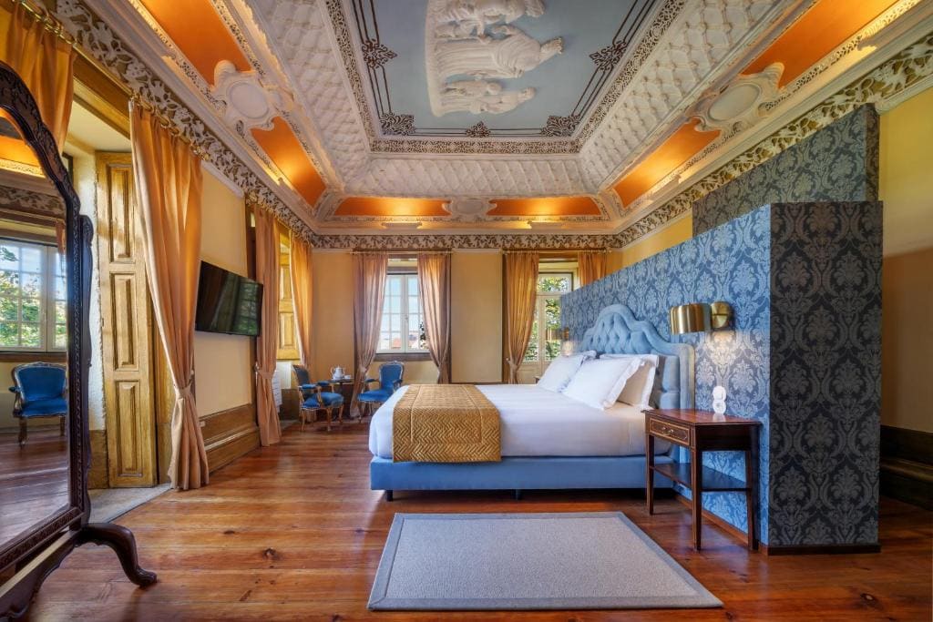 Deluxe Queen Suite room - Image 1