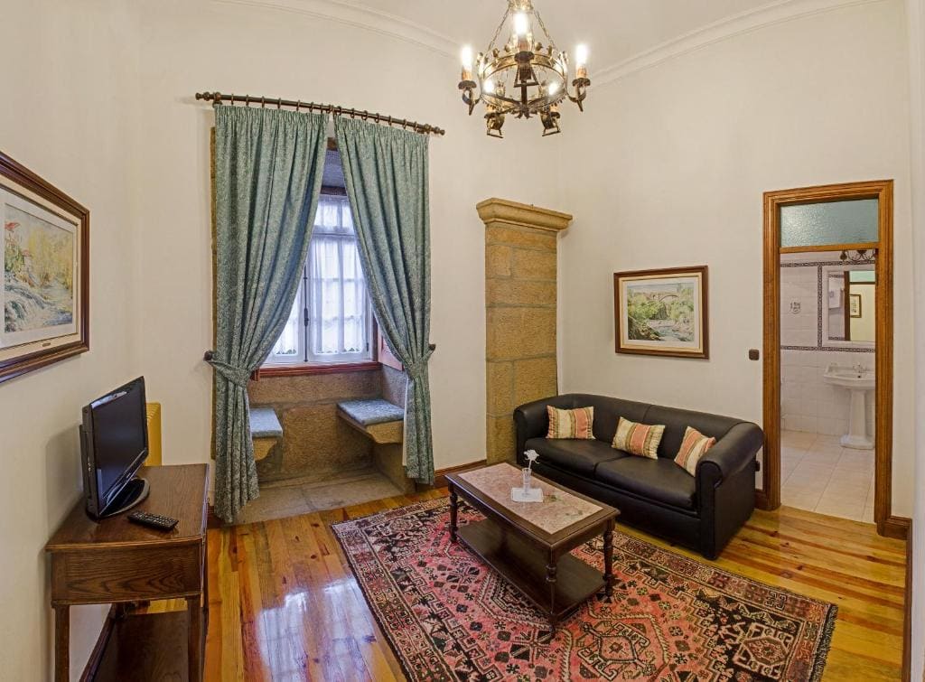Suite- Rear room - Image 3