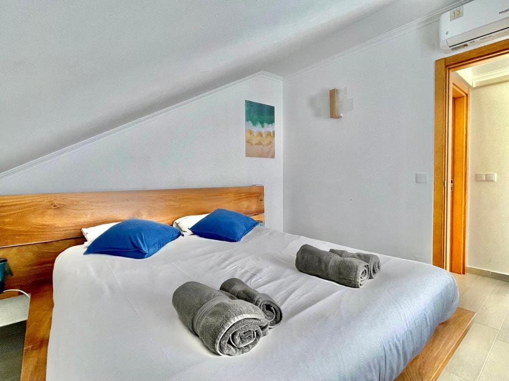 Double Room with Sea View room - Image 2