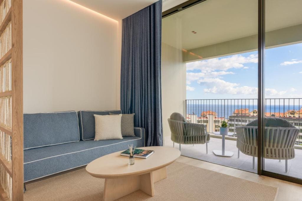 Suite with Sea View room - Image 3