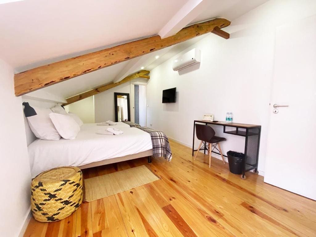 Deluxe Twin Room room - Image 2