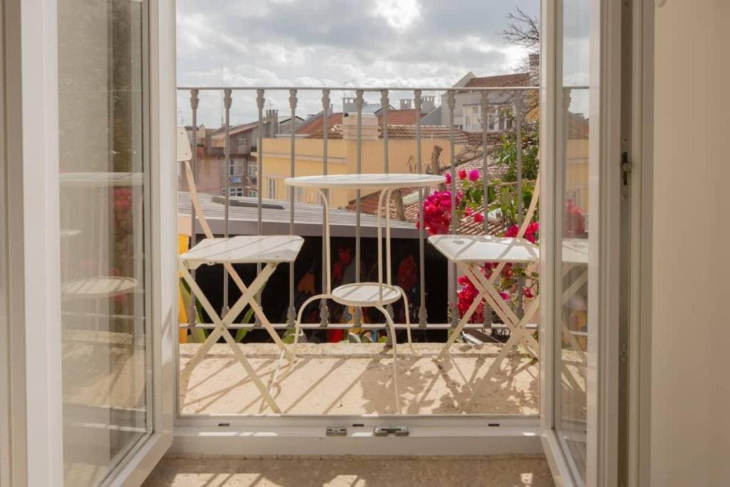 Deluxe Double Room with Balcony room - Image 3